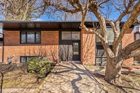 Photo 4 at 26 Grangemill Crescent, Don Mills, Toronto