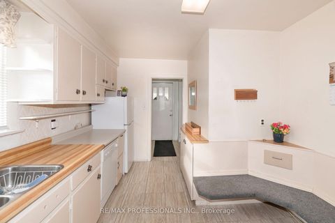 Photo 5 at 79 Silverhill Drive, City Centre West, Toronto