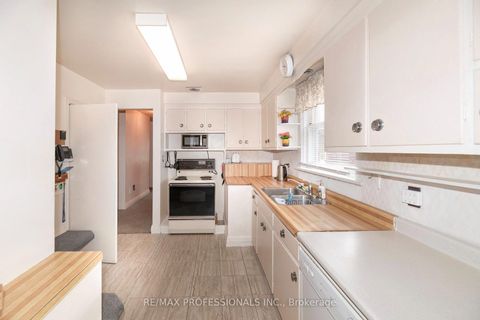 Photo 6 at 79 Silverhill Drive, City Centre West, Toronto