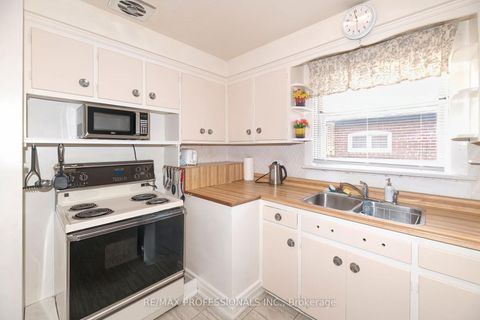 Photo 7 at 79 Silverhill Drive, City Centre West, Toronto