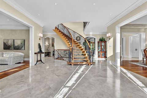 Photo 5 at 106 Abbruzze Court, Kleinburg, Vaughan