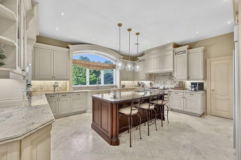 Photo 8 at 106 Abbruzze Court, Kleinburg, Vaughan