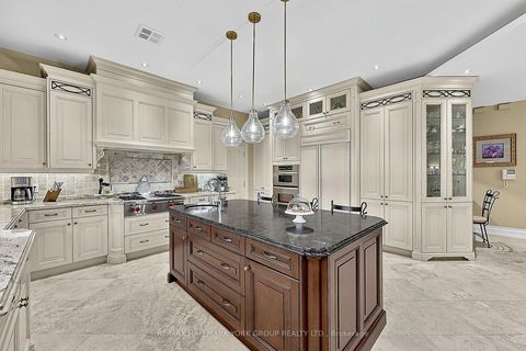 Photo 9 at 106 Abbruzze Court, Kleinburg, Vaughan