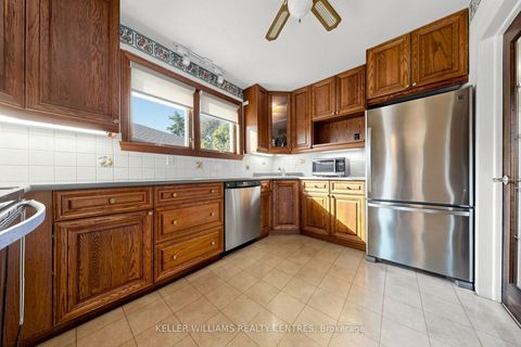 Photo 7 at 369 Osiris Drive, Crosby, Richmond Hill