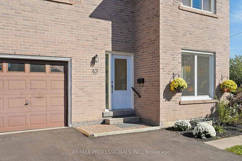 Photo 2 at 43 Franca Crescent, Jamestown, Toronto