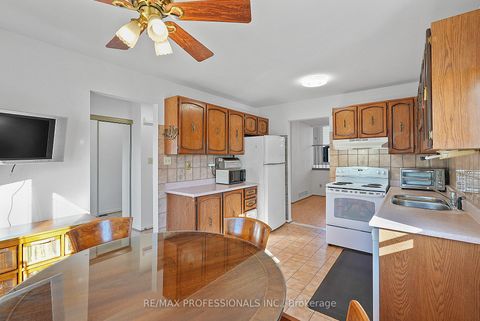 Photo 5 at 43 Franca Crescent, Jamestown, Toronto