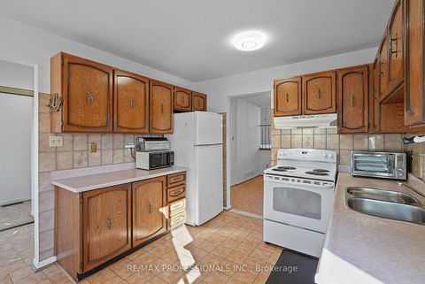 Photo 6 at 43 Franca Crescent, Jamestown, Toronto