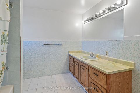 Photo 34 at 43 Franca Crescent, Jamestown, Toronto