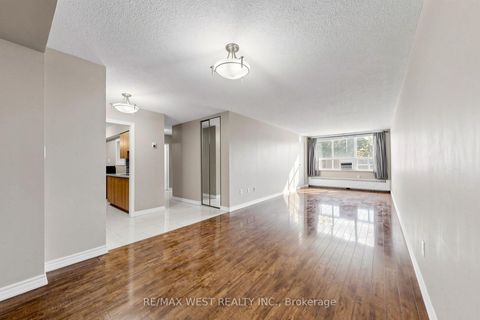 Photo 10 at 102 - 370 Dixon Road, The Westway, Toronto