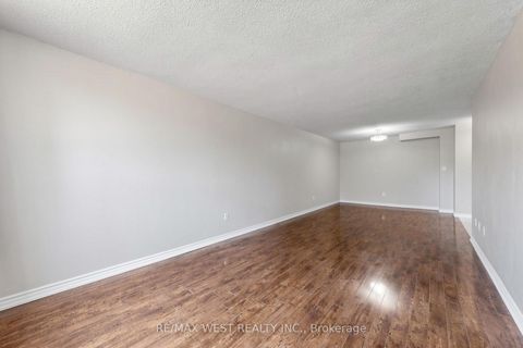 Photo 11 at 102 - 370 Dixon Road, The Westway, Toronto