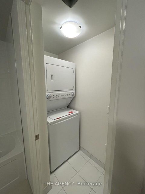Photo 4 at 208 - 158 Front Street E, Moss Park, Toronto