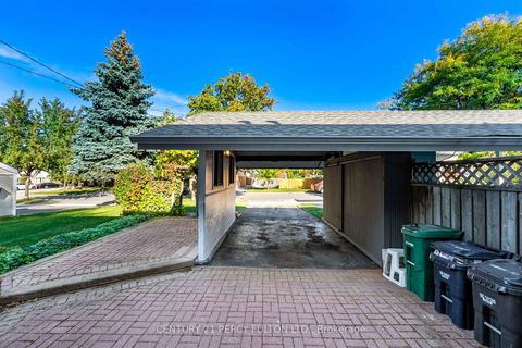 Photo 2 at 24 Dogwood Crescent, Bendale, Toronto