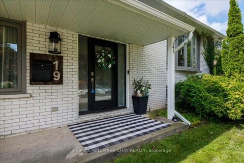 Photo 2 at 19 Highcroft Road, Allandale Heights, Barrie