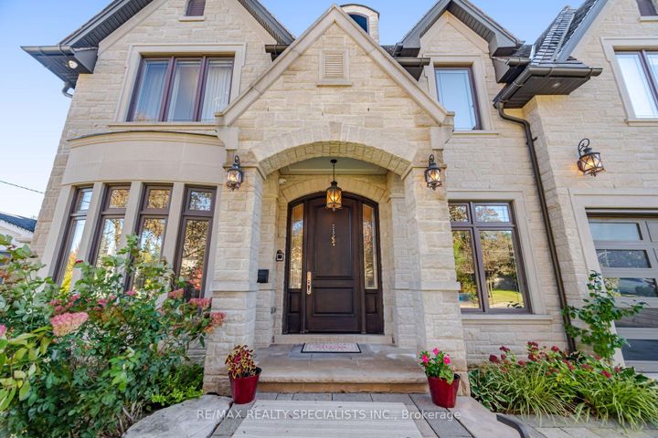 Photo 2 at 154 Burbank Drive, Bayview Village, Toronto