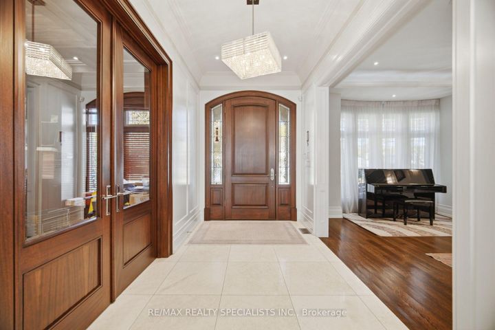 Photo 3 at 154 Burbank Drive, Bayview Village, Toronto
