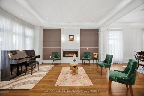 Photo 4 at 154 Burbank Drive, Bayview Village, Toronto