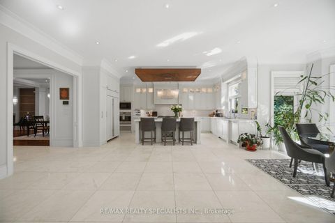 Photo 9 at 154 Burbank Drive, Bayview Village, Toronto
