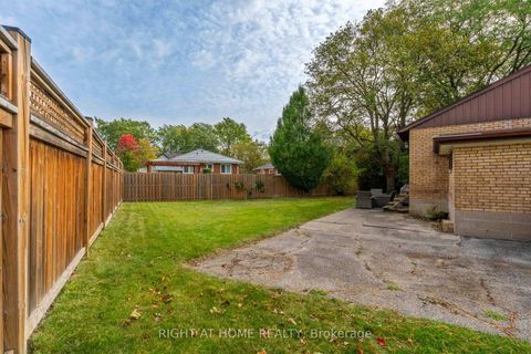 Photo 3 at 9 Appledale Road, Rosethorn, Toronto