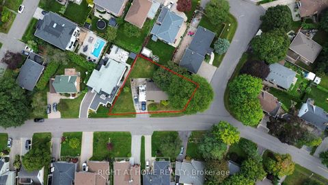Photo 9 at 9 Appledale Road, Rosethorn, Toronto