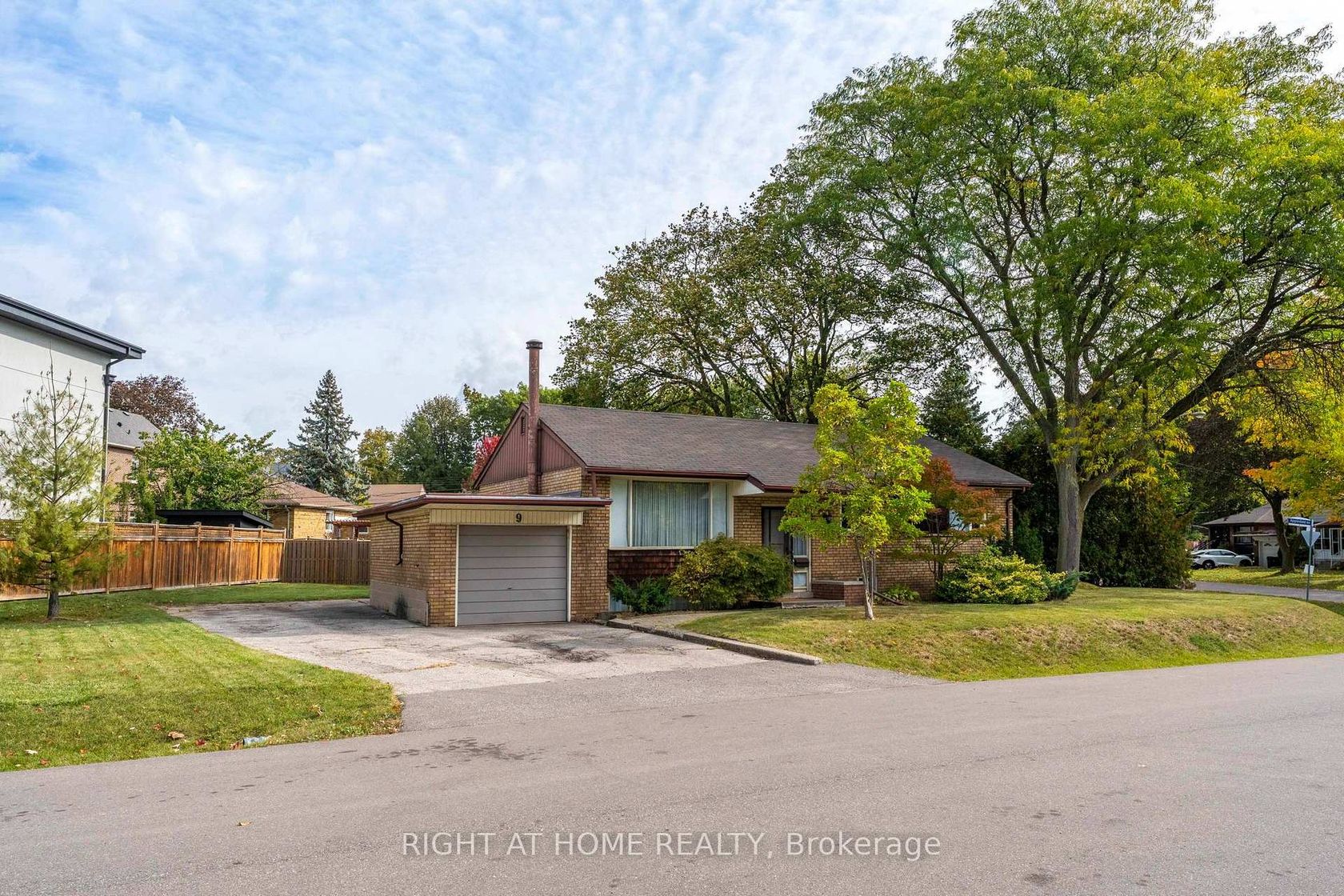 9 Appledale Road, Rosethorn, Toronto 