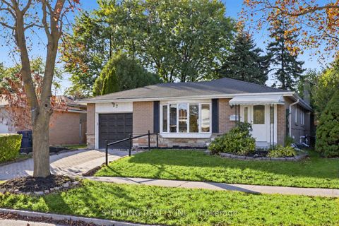 Photo 1 at 27 Oakmeadow Boulevard, Morningside, Toronto