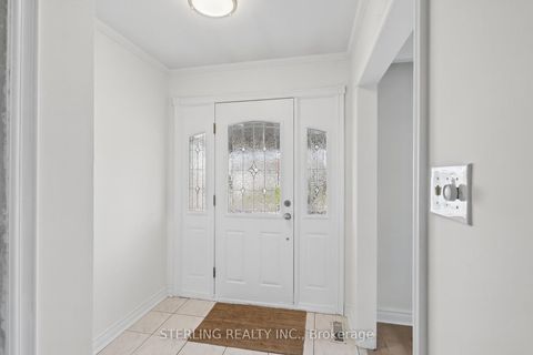 Photo 2 at 27 Oakmeadow Boulevard, Morningside, Toronto