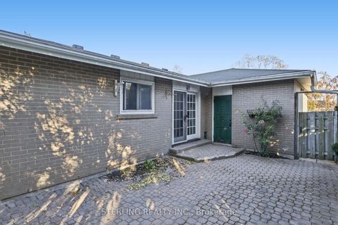Photo 18 at 27 Oakmeadow Boulevard, Morningside, Toronto