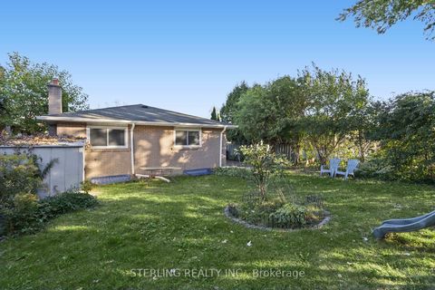 Photo 34 at 27 Oakmeadow Boulevard, Morningside, Toronto