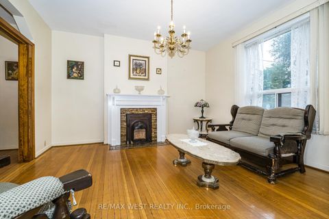 Photo 3 at 257 Delaware Avenue, Junction, Toronto