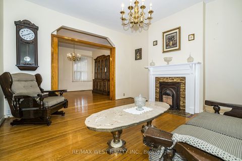 Photo 4 at 257 Delaware Avenue, Junction, Toronto