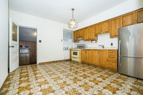 Photo 6 at 257 Delaware Avenue, Junction, Toronto