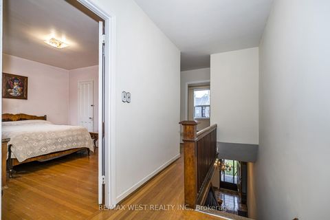 Photo 11 at 257 Delaware Avenue, Junction, Toronto