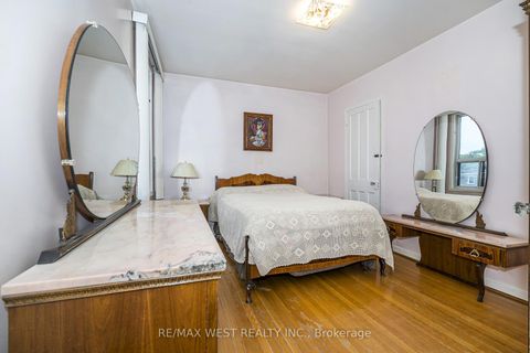 Photo 12 at 257 Delaware Avenue, Junction, Toronto