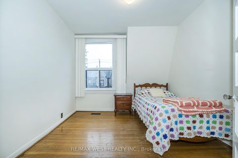 Photo 13 at 257 Delaware Avenue, Junction, Toronto