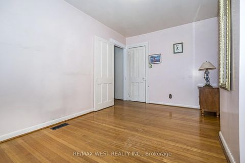 Photo 15 at 257 Delaware Avenue, Junction, Toronto