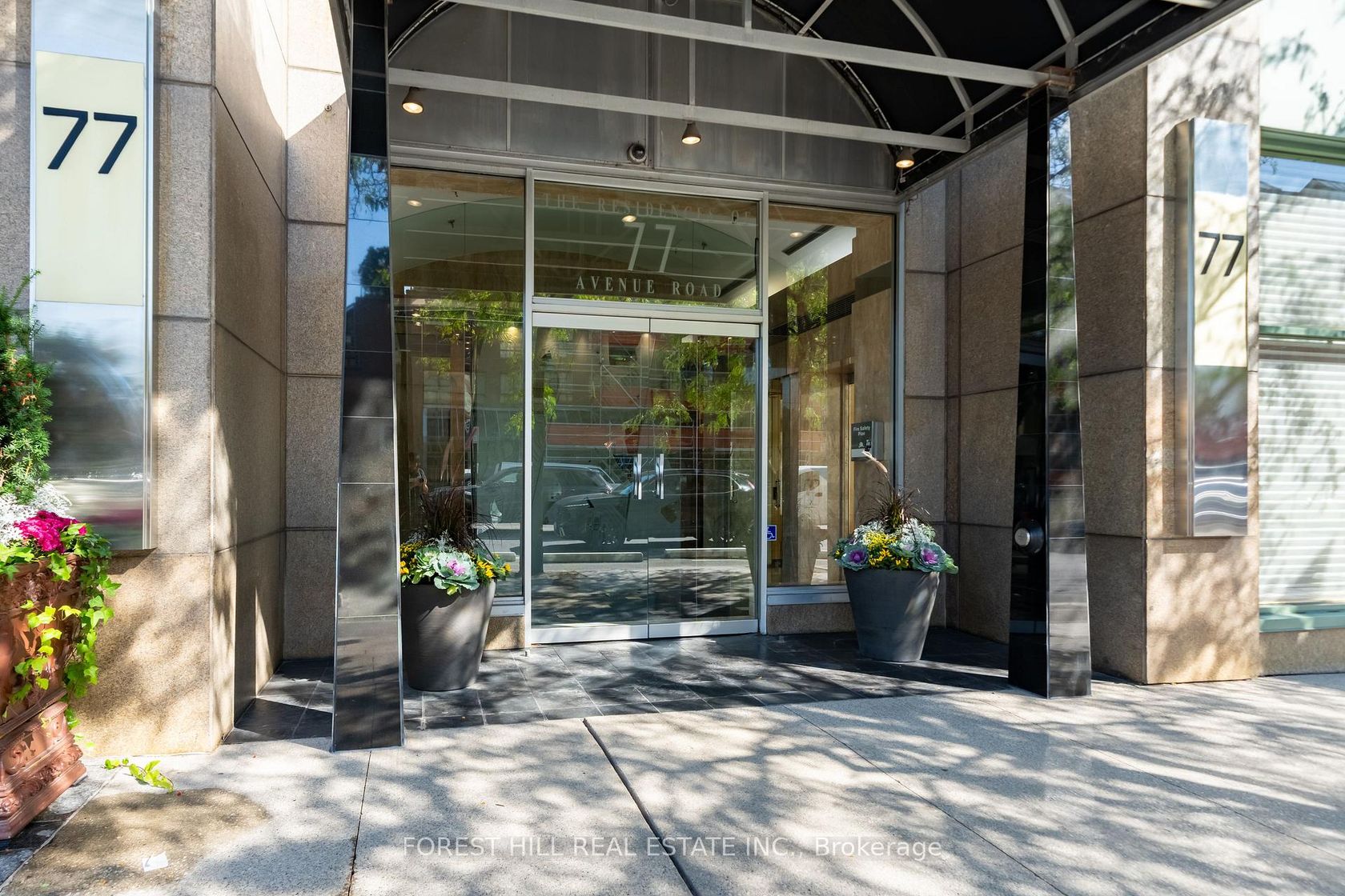 215 - 77 Avenue Road, Annex, Toronto 