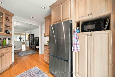 Photo 13 at 305 Renforth Drive, Etobicoke West Mall, Toronto