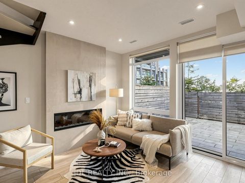 Photo 4 at 28 Sonic Way, Flemingdon Park, Toronto