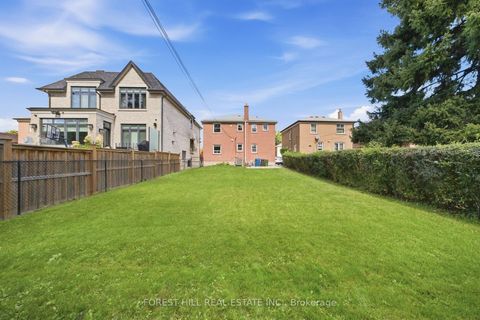 Photo 2 at 147 Viewmount Avenue, Lawrence, Toronto