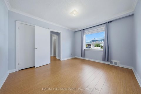 Photo 7 at 147 Viewmount Avenue, Lawrence, Toronto