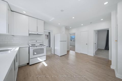Photo 10 at 147 Viewmount Avenue, Lawrence, Toronto