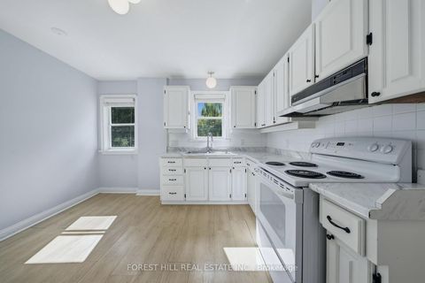 Photo 15 at 147 Viewmount Avenue, Lawrence, Toronto