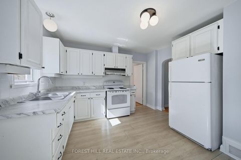 Photo 16 at 147 Viewmount Avenue, Lawrence, Toronto