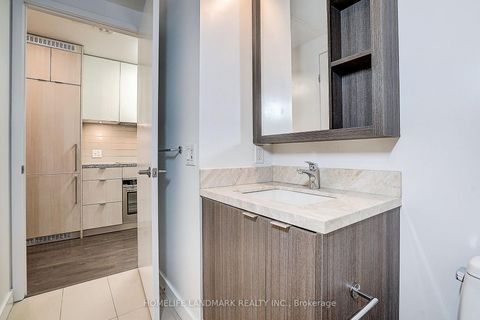 Photo 10 at 702 - 115 Blue Jays Way, Waterfront Communities C1, Toronto