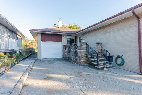 Photo 1 at 15 Valencia Crescent, Maple Leaf, Toronto