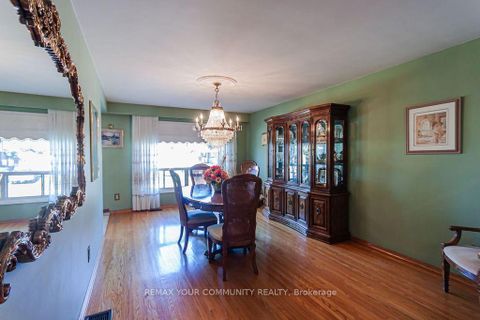 Photo 3 at 15 Valencia Crescent, Maple Leaf, Toronto