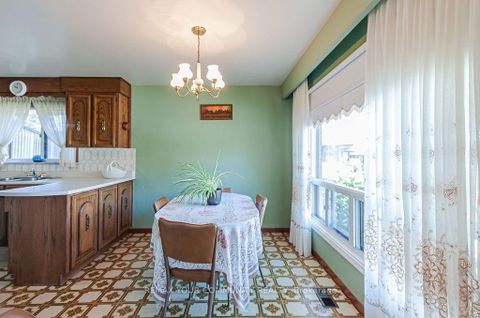 Photo 6 at 15 Valencia Crescent, Maple Leaf, Toronto
