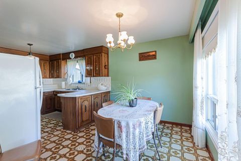Photo 7 at 15 Valencia Crescent, Maple Leaf, Toronto