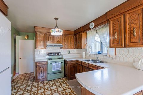 Photo 8 at 15 Valencia Crescent, Maple Leaf, Toronto
