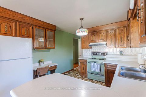 Photo 9 at 15 Valencia Crescent, Maple Leaf, Toronto